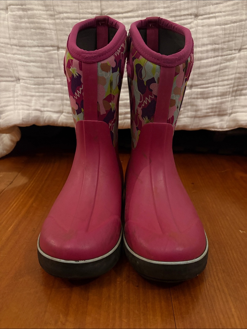 Girls Bogs Pink Patterned winter Boots size 5